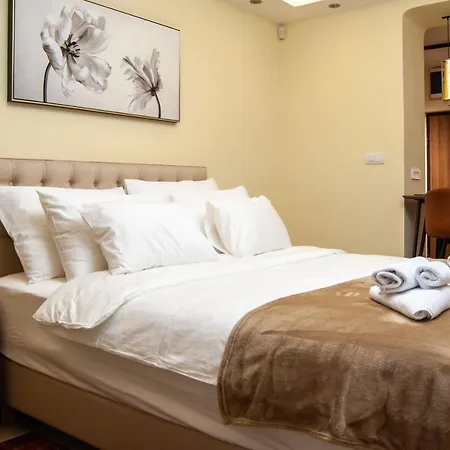 Apartment N10 *